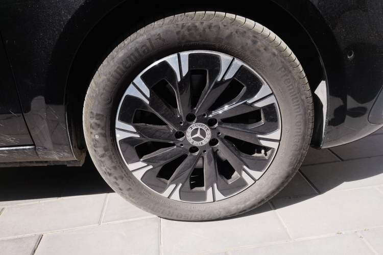 Used Mercedes-Benz V-Class 2024 V 300 Pilot Edition Right Front Wheel Hub