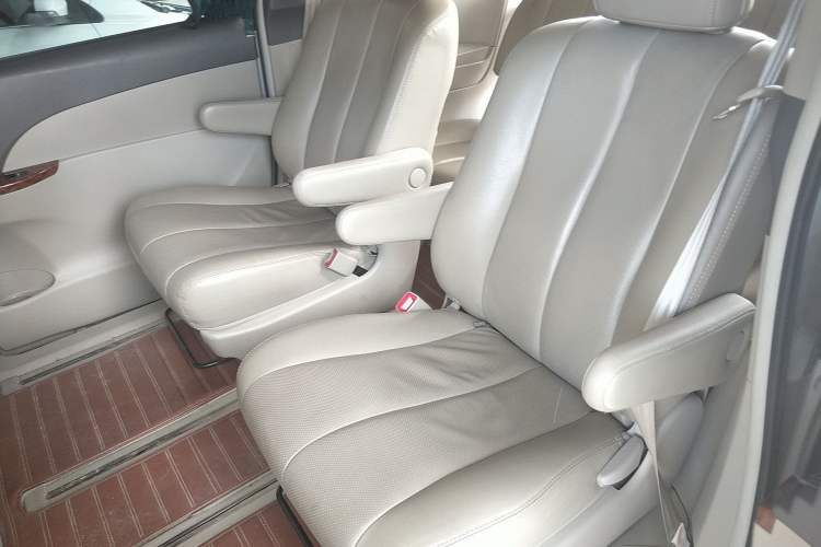 Used BYD M6 2015 2.4L Automatic Prestige Edition
