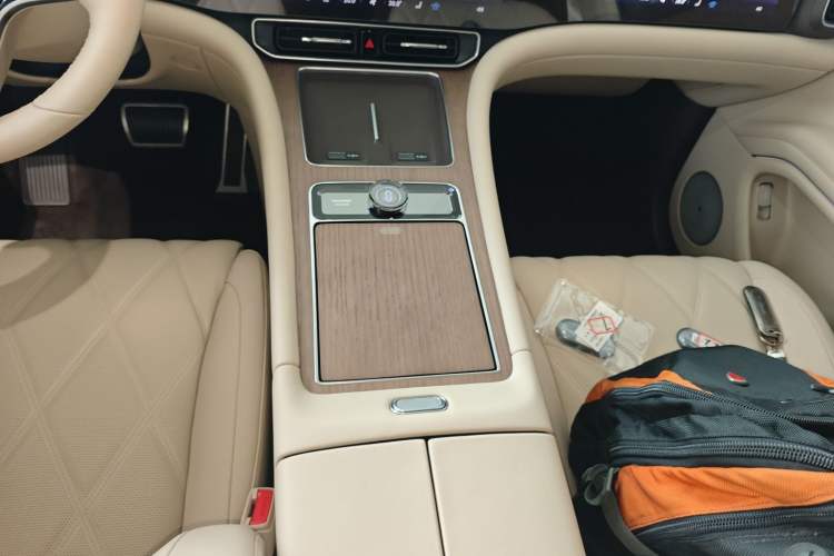 Used Hima AITO M9 2025 Extended-Range Ultra Version 52 kWh 6-Seater Gear Lever