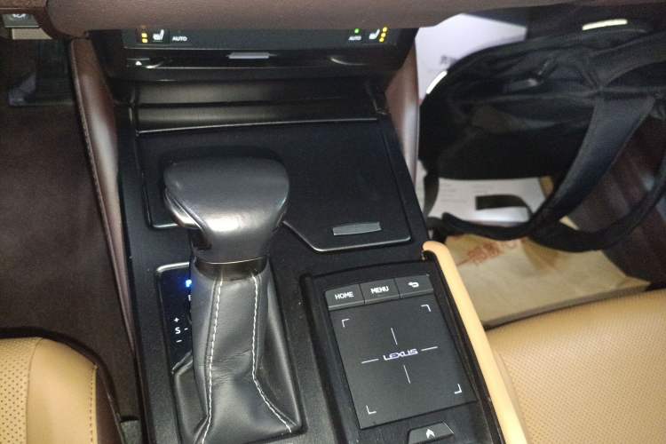 Used Lexus ES 2020 300h Premier Edition
