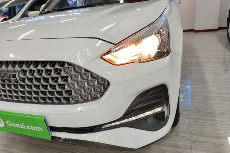 Used Haval M6 2019 1.5T DCT Two-Wheel Drive Value Edition China VI Standard Left Front Headlight