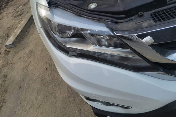Used BYD S7 2015 2.0T Automatic Prestige Model Right Front Headlight