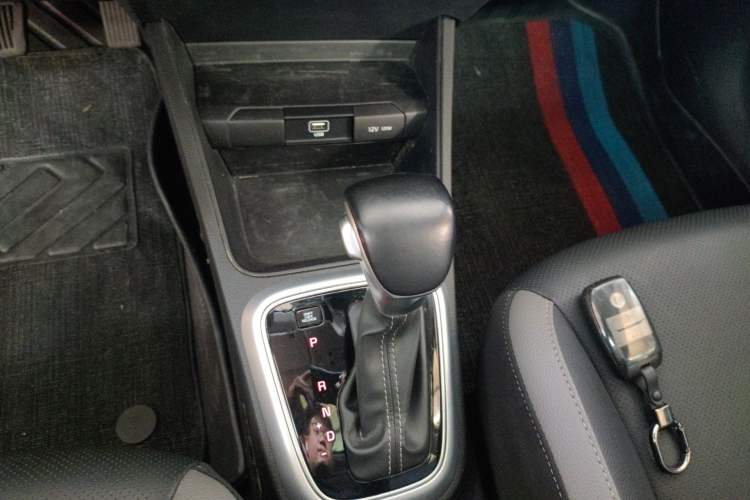 Used Kia kx1 Stonic 2019 1.4L Automatic Sport Edition China VI Gear Lever