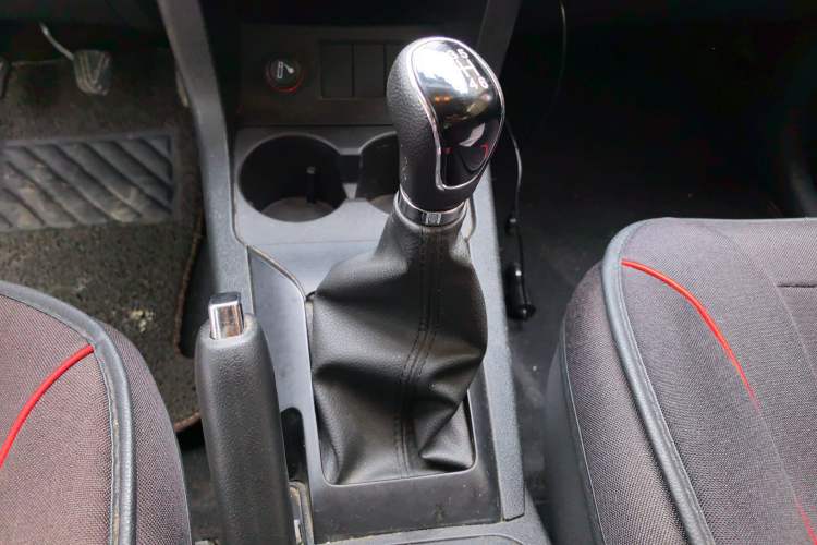 Used Land X5 2016 Plus 1.5T Manual Adventure Edition Gear Lever