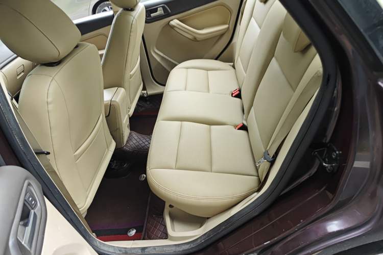 Used Ford Focus 2011 Sedan 1.8L Automatic Fashion Edition Left Rear Seat