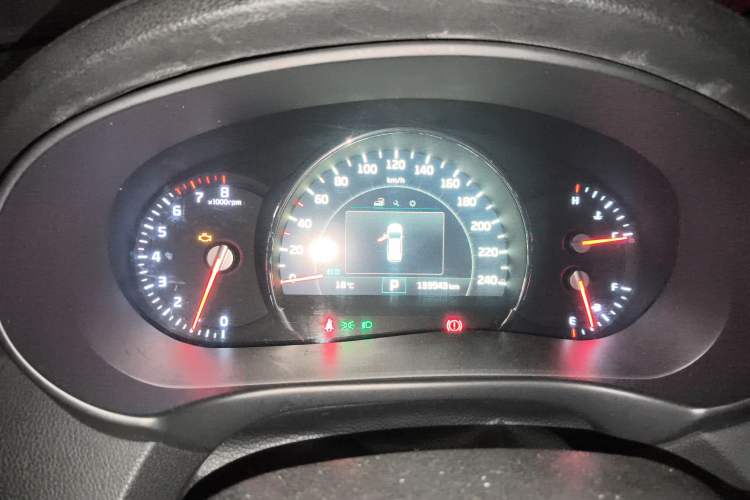 Used Kia Sorento 2015 Sorento L 2.4L Gasoline 4WD Elite Edition 7 Seats China IV Standard