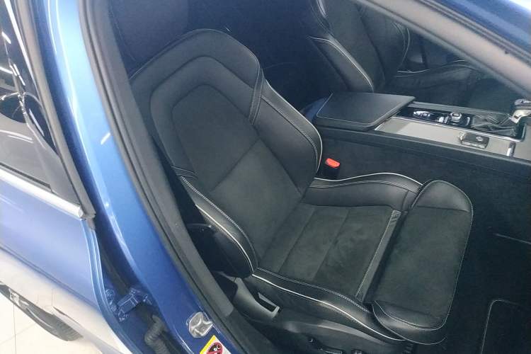 Used Volvo XC60 2019 T5 4x4 Smart & Dynamic Sport Edition China VI Standard