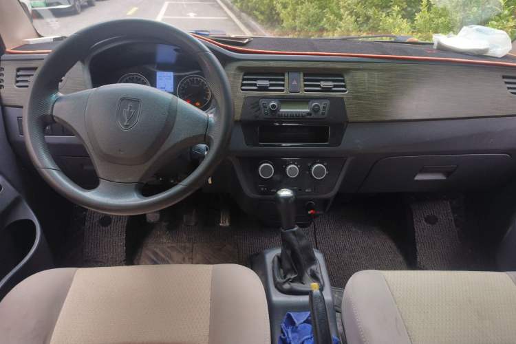 Used Jinbei T3 2015 1.3L Double-Cab Standard Version DLCG12 Center Console