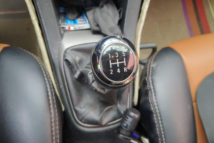 Used Chevrolet Aveo Sonic 2011 Sedan 1.4L MT SL
