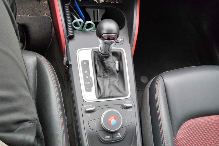 Used Audi Q2L 2018 35 TFSI Fashion Dynamic Version China V Emission Standard Gear Lever