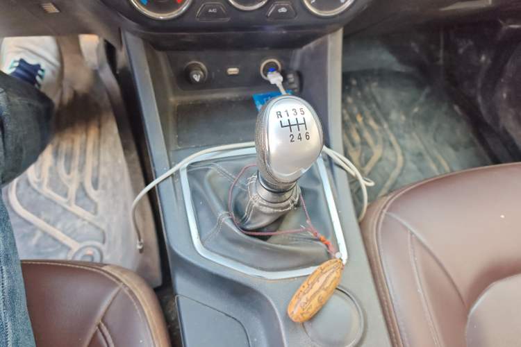 Used Great Wall Wingle 7 2020 2.0T Diesel Two-Wheel-Drive Crown Champion Business-Grade Large Double-Cab GW4D20M Gear Lever