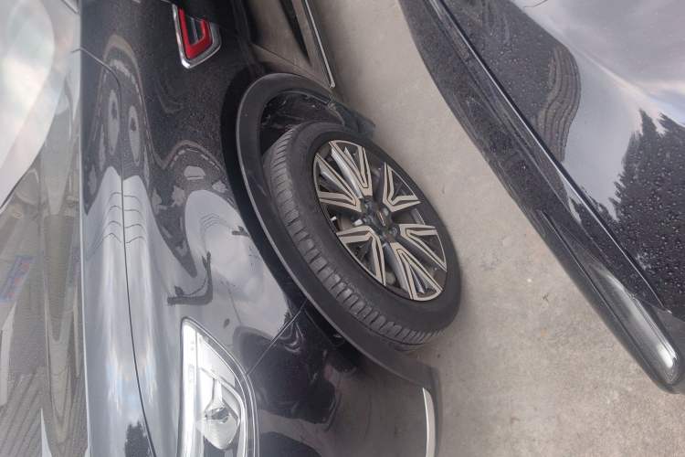 Used Hongqi HS5 2022 Facelifted Version 2.0T Smart Connect Flagship All-Wheel-Drive Edition Left Front Wheel Hub