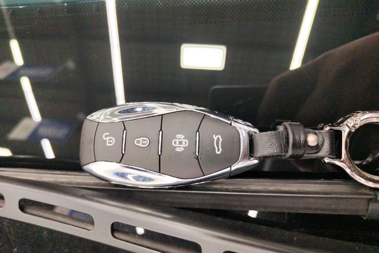 Used Hongqi H5 2025 2.0T Automatic Flag Edition – 500 000 Units Commemorative Version
