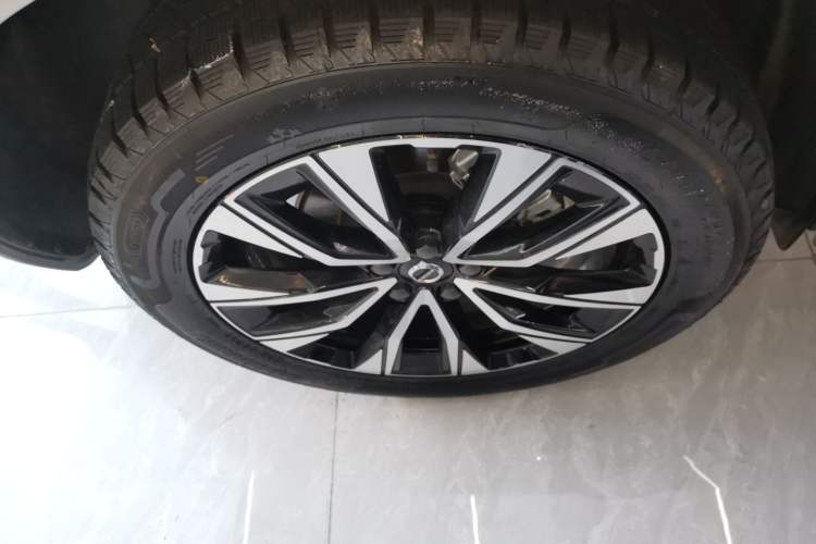 Used Volvo XC60 2025 B5 Four-Wheel Drive Smart & Advanced Luxury Edition
