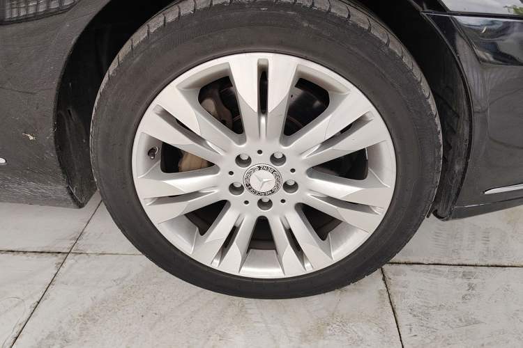 Used Mercedes-Benz S-Class 2010 S 350 L Luxury Model Right Front Wheel Hub