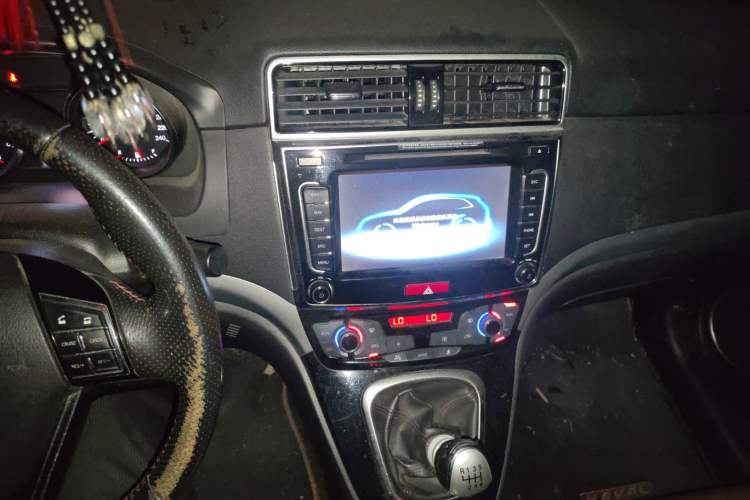 Used Haval H6 2015 Sport Edition 1.5T Manual Two-Wheel Drive Elite Model Audio And AC Panel