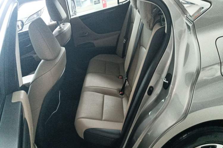 Used Lexus ES 2020 300h Premier Edition