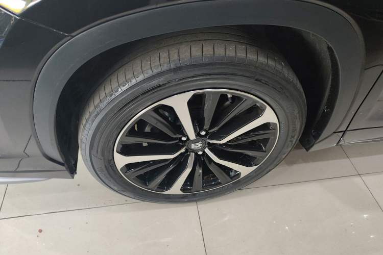 Used Toyota Crown Kluger 2023 2.5L HEV Four-Wheel Drive Luxury Edition Left Front Wheel Hub