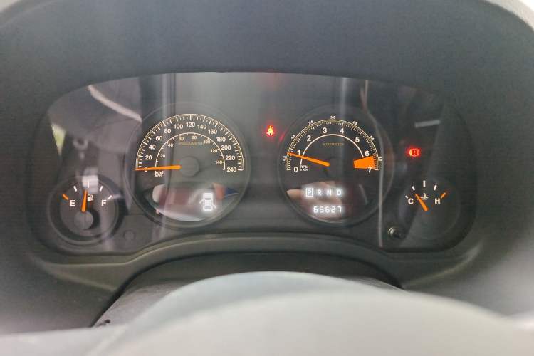 Used Jeep Compass 2014 2.0L two-wheel drive sport version
