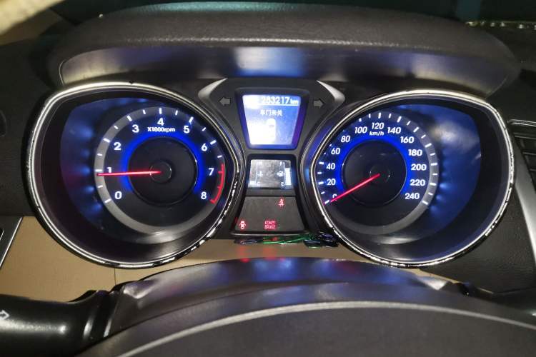 Used Hyundai Elantra (5th Generation / Langdong) 2012 1.8L Manual Luxury Version
