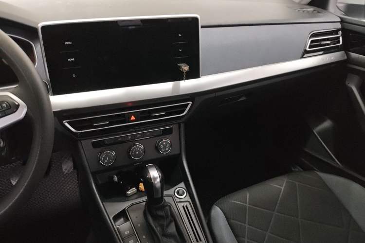 Used Volkswagen Lavida 2023 1.5L Automatic De Yi Edition Audio And AC Panel