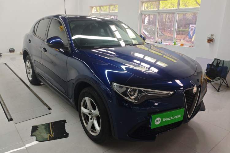 Used Alfa Romeo Stelvio 2017 2.0T 200HP Elite Edition Front Right 45 Deg