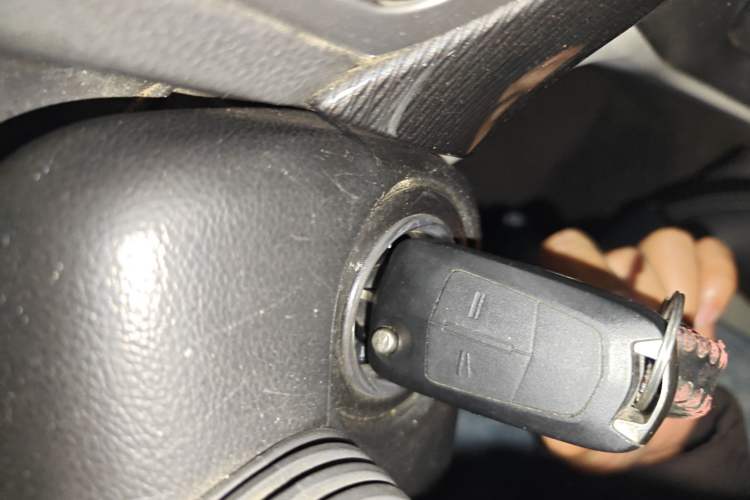 Used Chevrolet Captiva 2015 2.4L Two-Wheel Drive Urban Version 5 Seats Vehicle Key