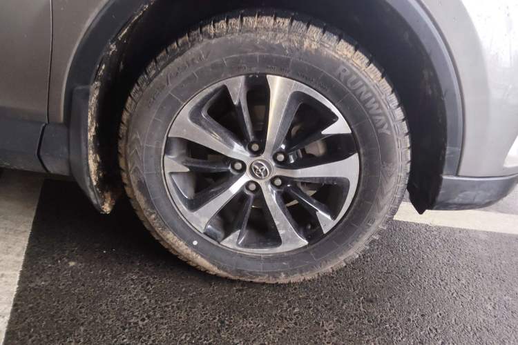 Used Toyota RAV4 2016 2.0L CVT Two-Wheel Drive Fashion Edition China V Standard