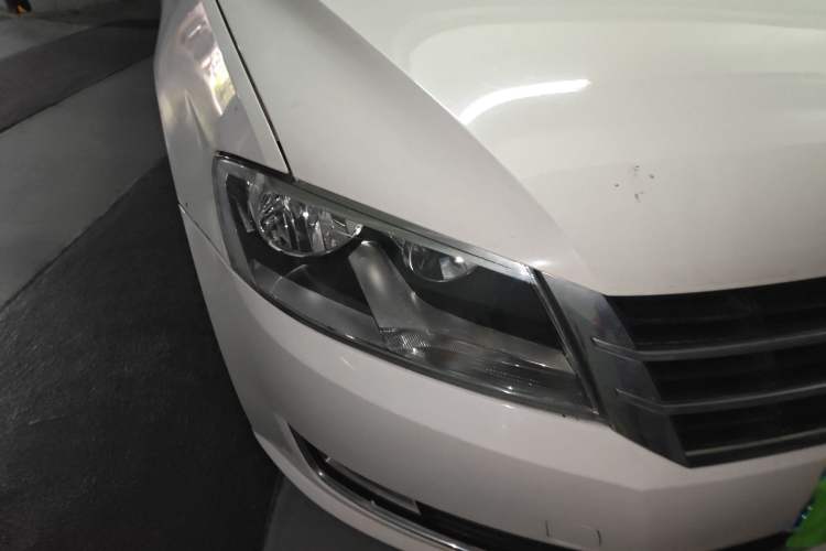 Used Volkswagen Gran Lavida 2013 1.4 TSI Automatic Comfort Model Right Front Headlight