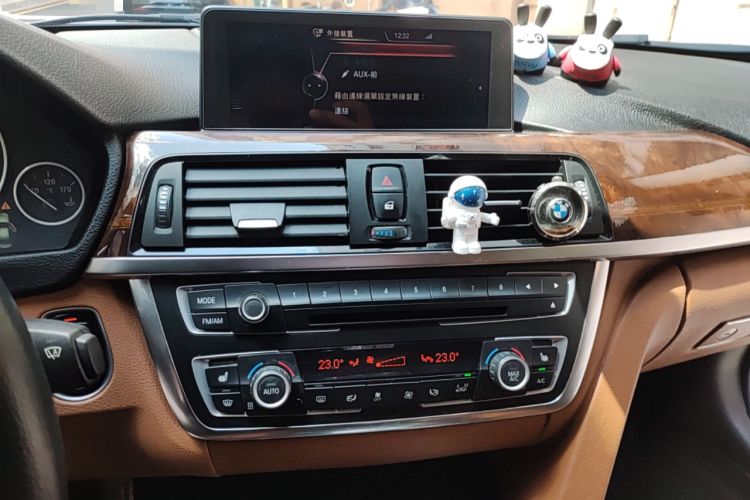 Used BMW 3 Series 2013 Facelifted 320Li Luxury Design Package
