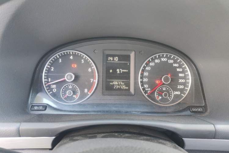 Used Volkswagen Touran 2015 1.4T Manual Fashion Edition 5-Seater Instrument Cluster