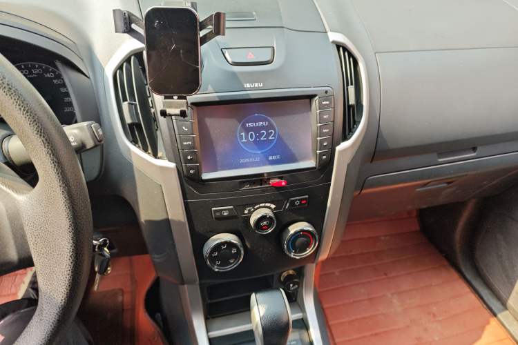 Used Isuzu D-MAX 2015 2.5T Two-Wheel Drive Automatic High-Performance Elite Version 4JK1
