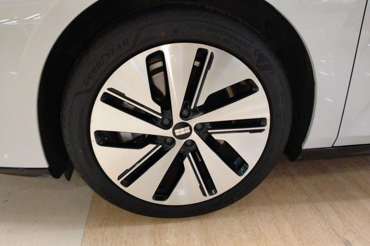 Used Geely Galaxy E8 2024 665 km Range Rear-Drive Starship Long-Range Version