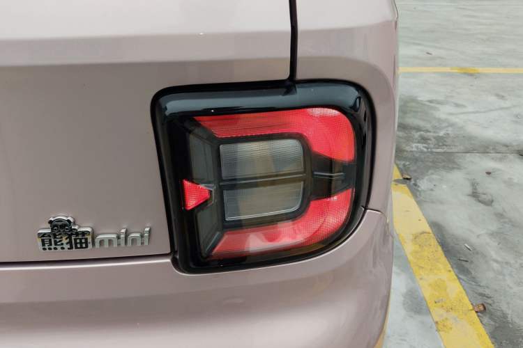 Used Geely Galaxy Panda 2024 Panda Mini 200km Endurance Bear Right Rear Taillight