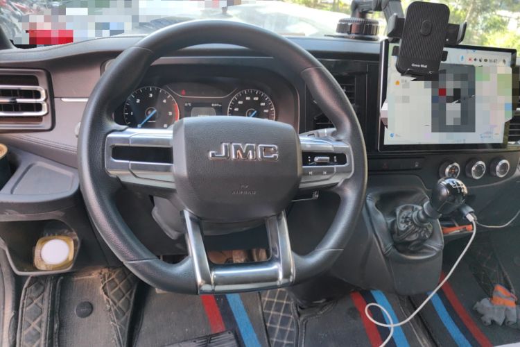 Used JMC Fushun 2023 2.0T Manual Short-Wheelbase Low-Roof Commercial Multi-Purpose Passenger Vehicle 6 Seats with Dual-Opening Tailgate Steering Wheel