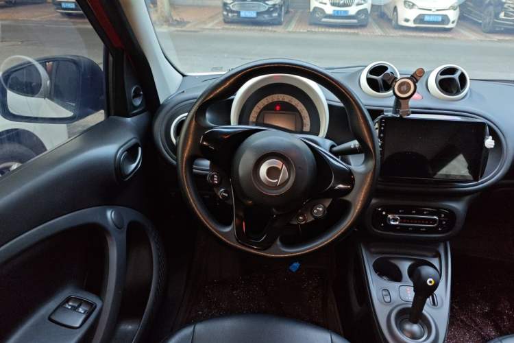 Used smart forfour 2016 1.0L 52 kW Dynamic Edition
