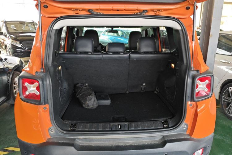 Used Jeep Renegade 2018 Connected Large Screen Version 180T Automatic High-Energy Edition
