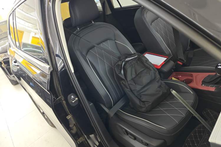 Used Volkswagen Tiguan L 2025 Model, Outstanding Version, 300TSI Automatic Two-Wheel Drive Longteng Edition
