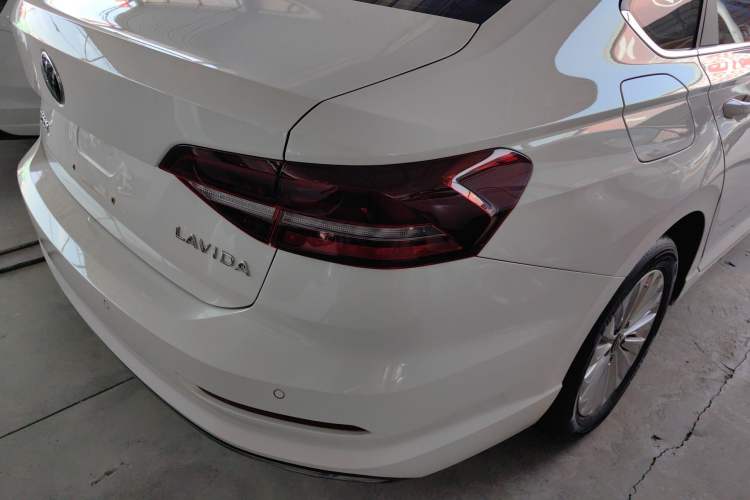 Used Volkswagen Lavida 2022 1.5L Automatic Comfort Edition Exterior 3