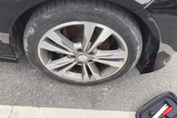 Used Mercedes-Benz E-Class 2015 E 260 L Sport Edition Right Front Wheel Hub