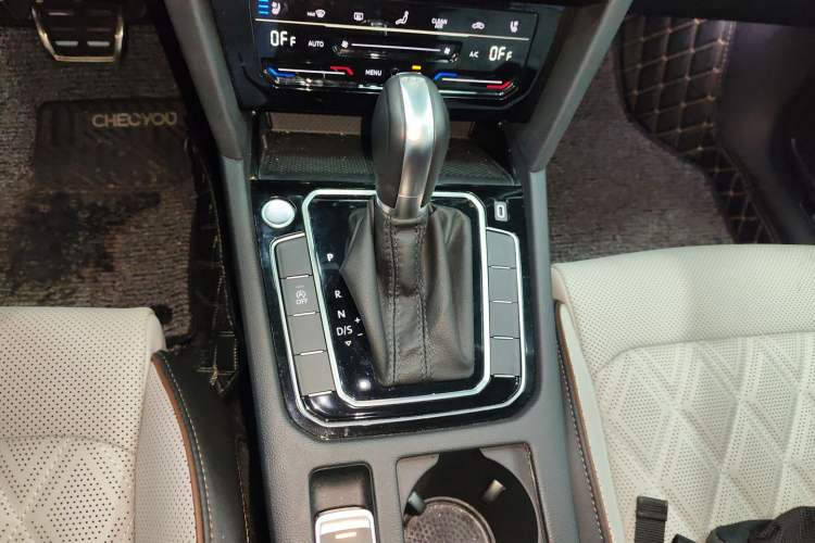 Used Volkswagen Magotan 2023 2 Million Units Commemorative Edition 330TSI DSG Luxury Version Gear Lever