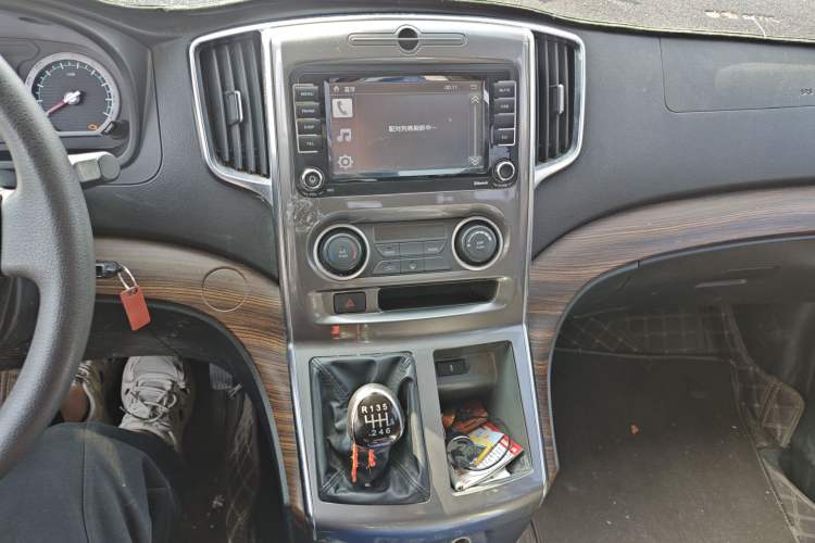 Used FORTHING Lingzhi PLUS 2021 2.0L Manual Standard Version CNG 7 Seats
