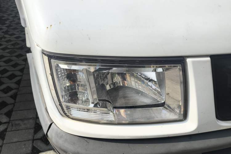 Used Iveco Daily 2017 2.5T A35 Passenger Van 5-7 Seats Model 47Z5 Right Front Headlight