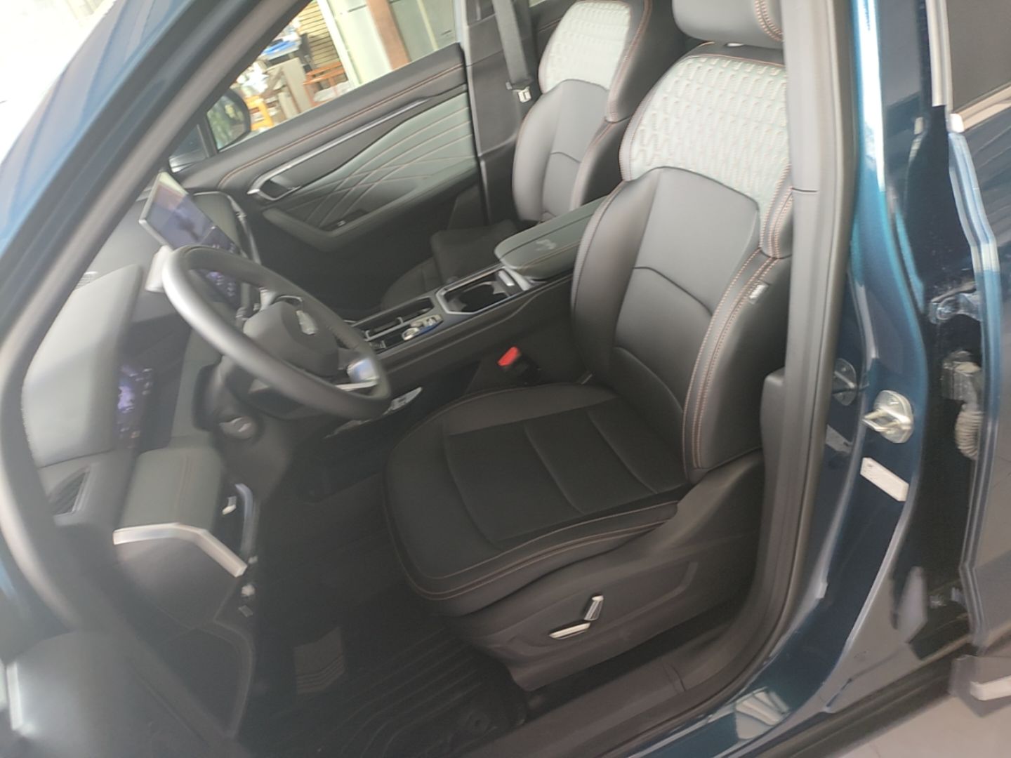 Geely Auto Haoyue L 2024 2.0T DCT Prestige Version — снимка 17