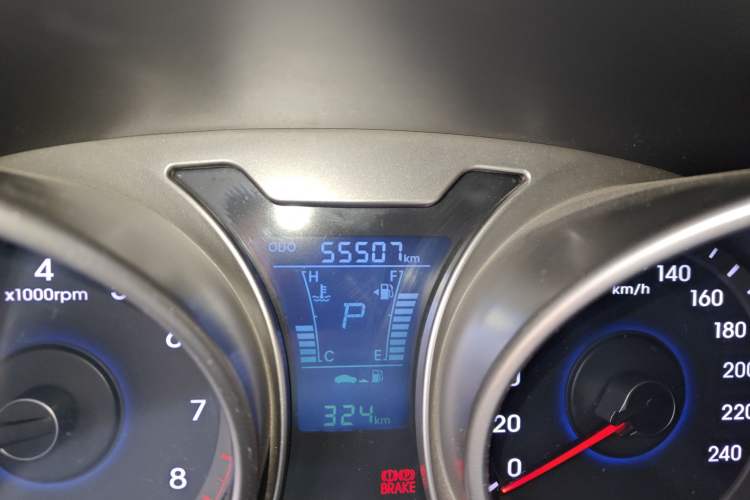 Used Hyundai Veloster 2011 1.6L Automatic Luxury Edition Odometer Close Up