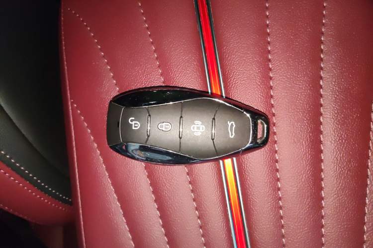 Used Hongqi H5 2025 2.0T Automatic Flag Edition – 500 000 Units Commemorative Version