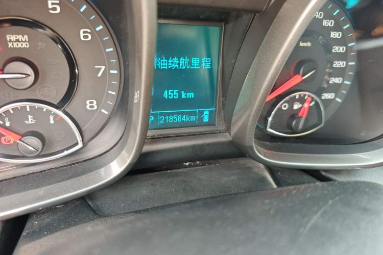 Used Chevrolet Malibu 2014 2.0L Automatic Luxury Edition Odometer Close Up