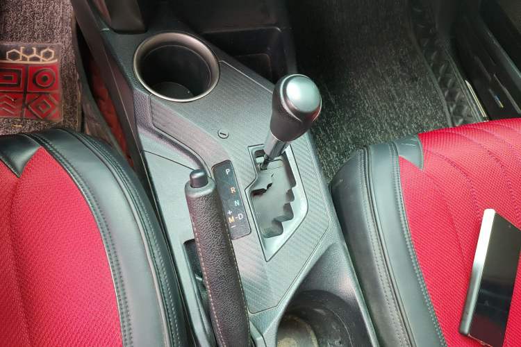 Used Toyota RAV4 2013 2.0L CVT Two-Wheel Drive Urban Edition Gear Lever