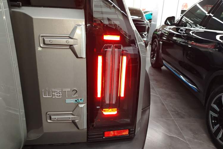 Used JETOUR Shanhai Traveler C-DM 2024 C-DM 208KM Mountain & Wilderness Edition Right Rear Taillight