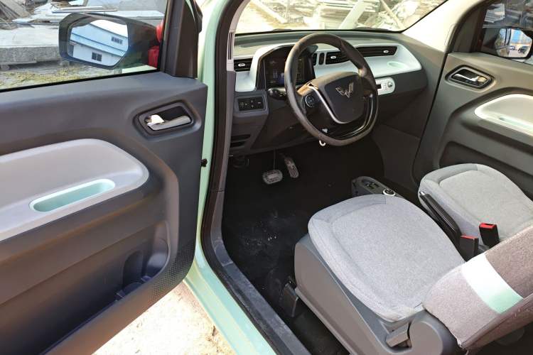 Used Wuling Hongguang MINIEV 2021 Macaron Premium Model – Lithium Iron Phosphate Driver Seat